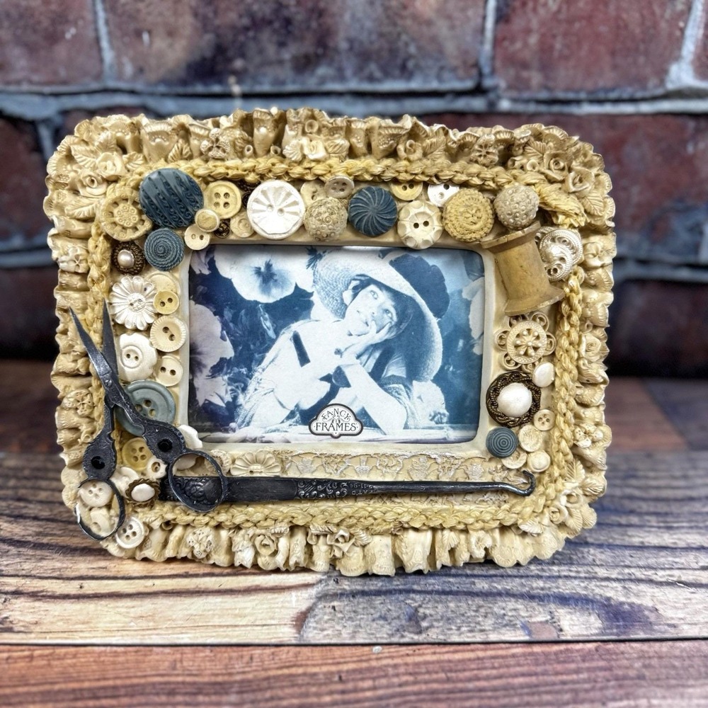 Vtg 3D Photo Picture Frame Sewing Spool Scissors Lace Resin 1993 Fancy Frames‎